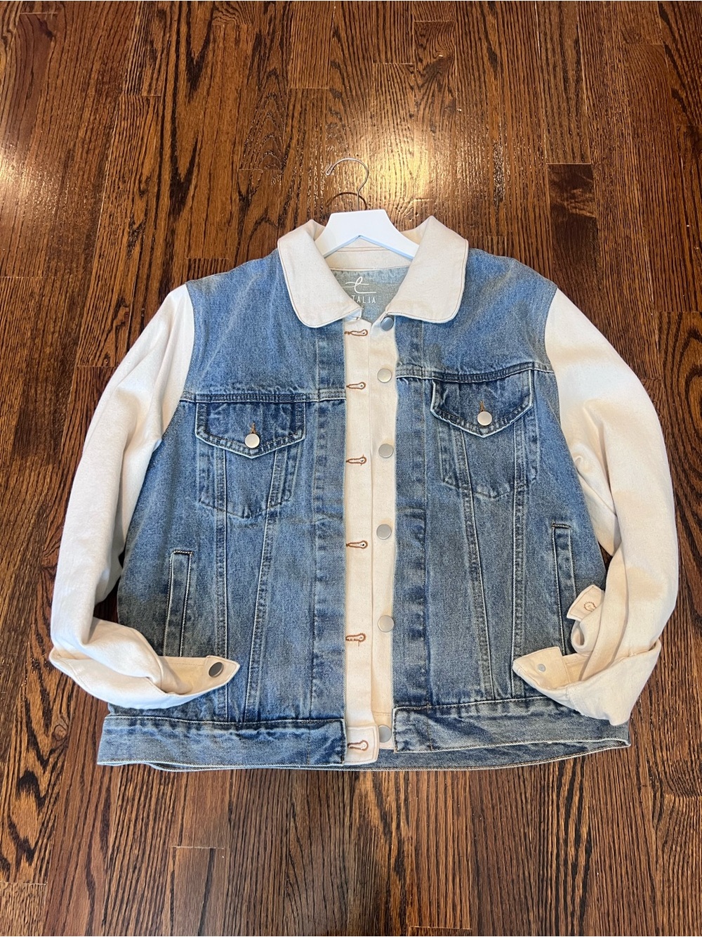Casual Two-Tone Denim Jacket with Cream Sleeves
